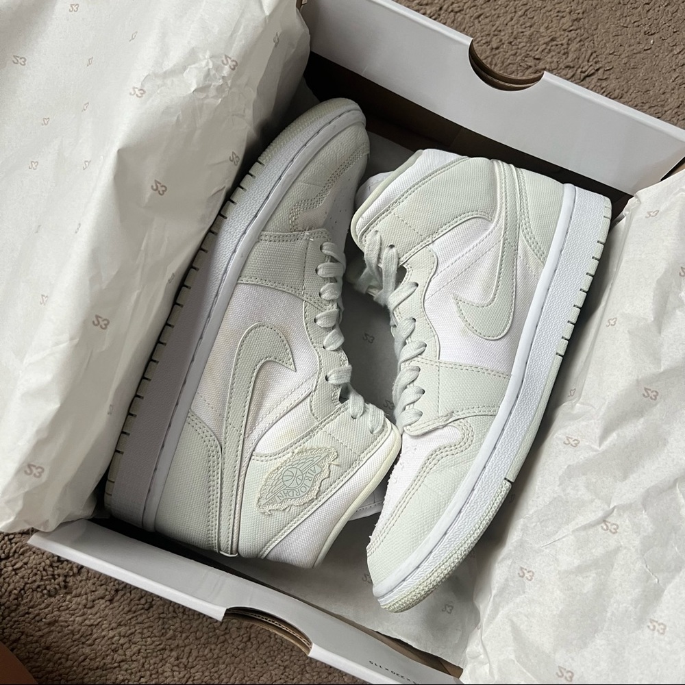 Jordan 1 Mid Spruce Aura